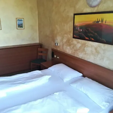 Tiziana Hotel 2*